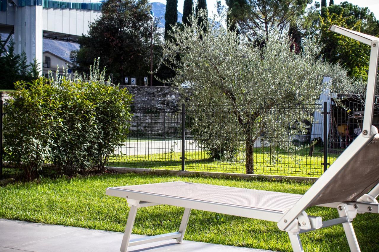 Residence Zangirolami - Luxury Garden And Balcony Apartments Riva del Garda Exteriör bild