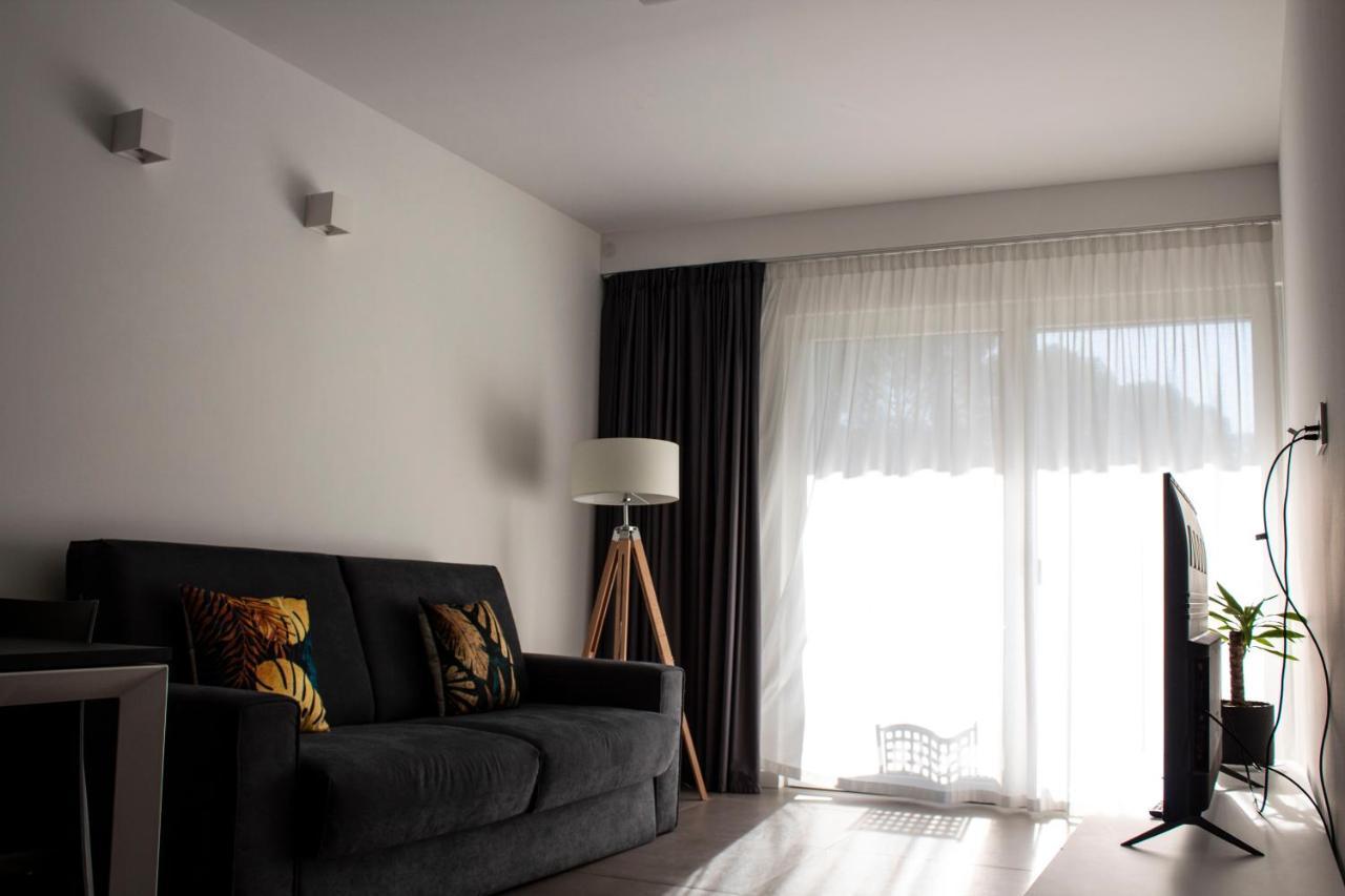 Residence Zangirolami - Luxury Garden And Balcony Apartments Riva del Garda Exteriör bild