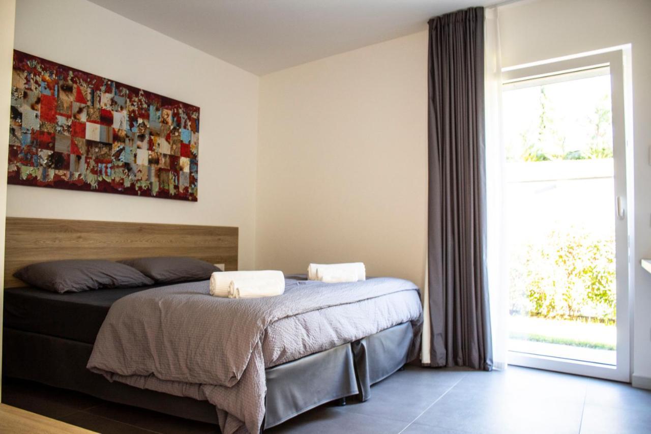 Residence Zangirolami - Luxury Garden And Balcony Apartments Riva del Garda Exteriör bild