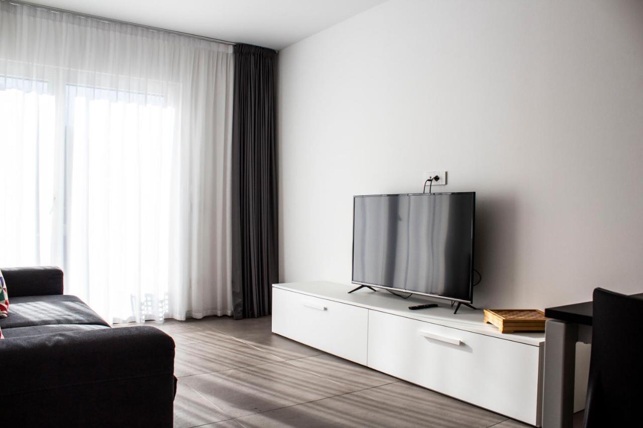 Residence Zangirolami - Luxury Garden And Balcony Apartments Riva del Garda Exteriör bild