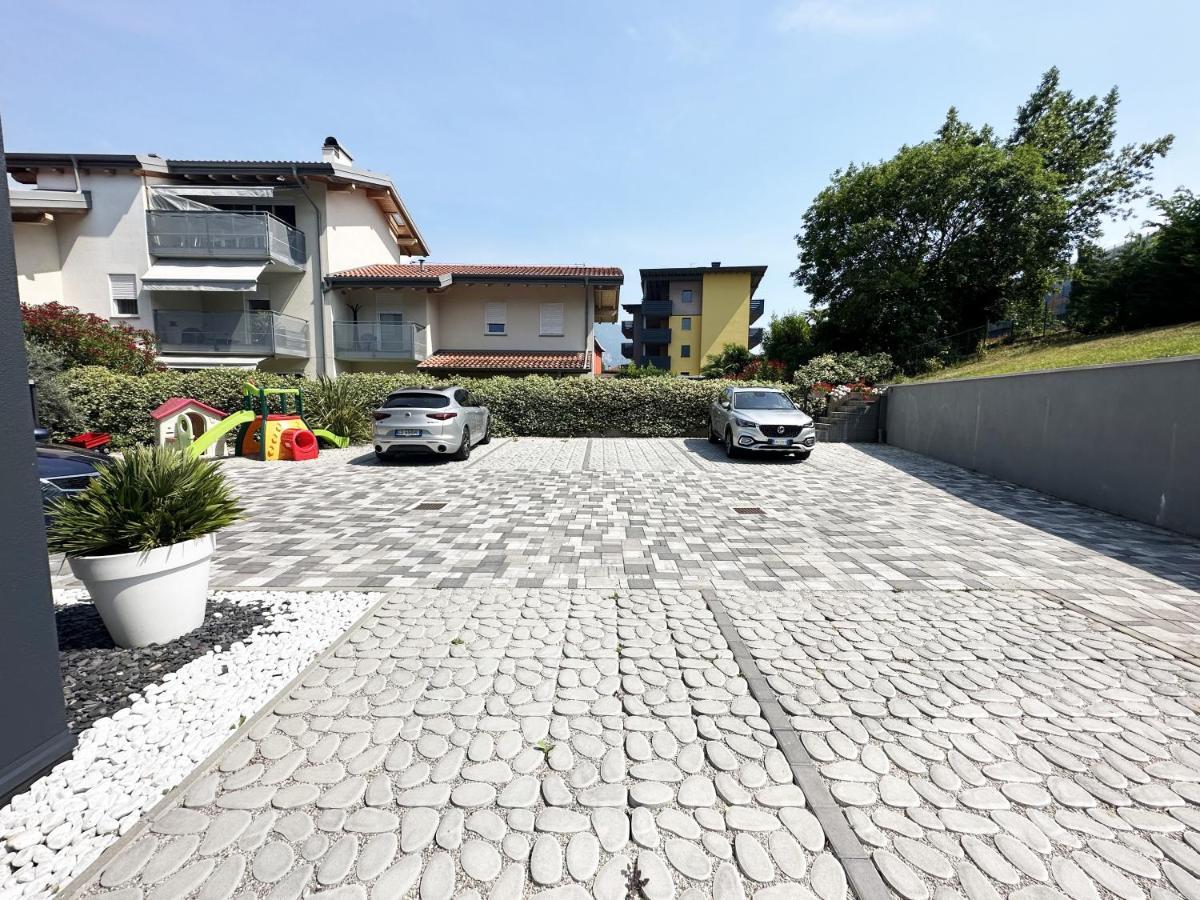 Residence Zangirolami - Luxury Garden And Balcony Apartments Riva del Garda Exteriör bild