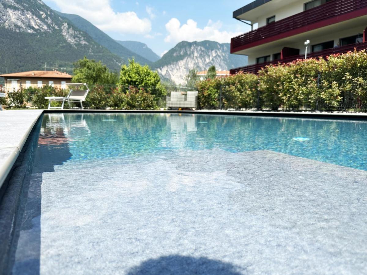 Residence Zangirolami - Luxury Garden And Balcony Apartments Riva del Garda Exteriör bild