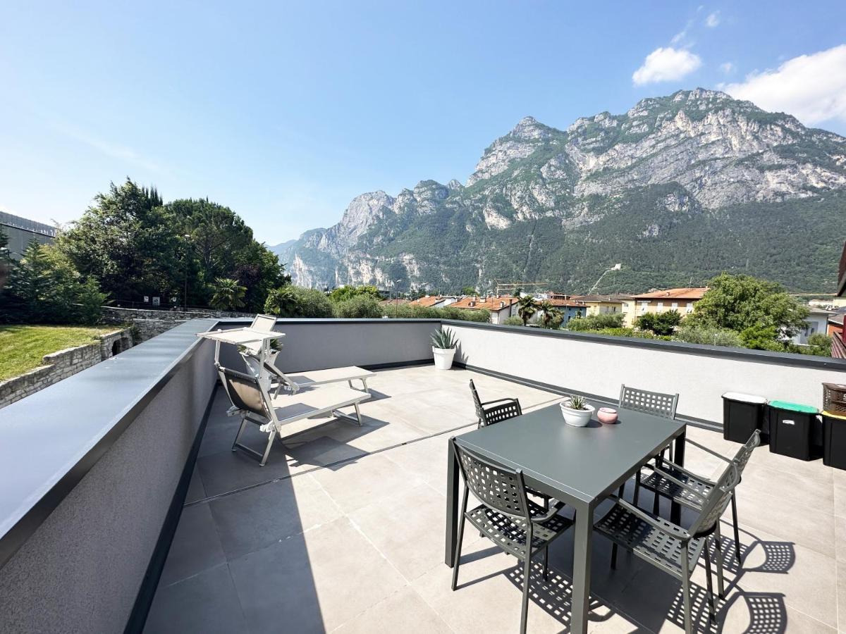 Residence Zangirolami - Luxury Garden And Balcony Apartments Riva del Garda Exteriör bild