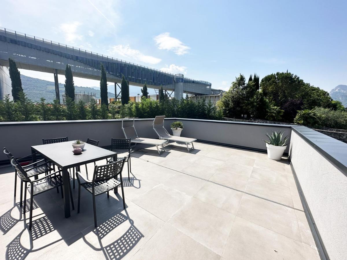 Residence Zangirolami - Luxury Garden And Balcony Apartments Riva del Garda Exteriör bild